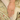 Billedet viser et smukt Ora armbånd med en elegant og moderne stil, lavet af kvalitetsmaterialer og designet til at tilføje et sofistikeret touch til ethvert outfit.