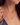Billedet viser en elegant halskæde med perler og guld detaljer. Det er en del af Marnie-kollektionen, som fremhæver tidløs skønhed og sofistikeret design.