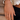 Billedet viser et elegant Eva armbånd med en minimalistisk og moderne stil, fremstillet af høj kvalitet materialer, perfekt til både hverdag og festlige lejligheder.